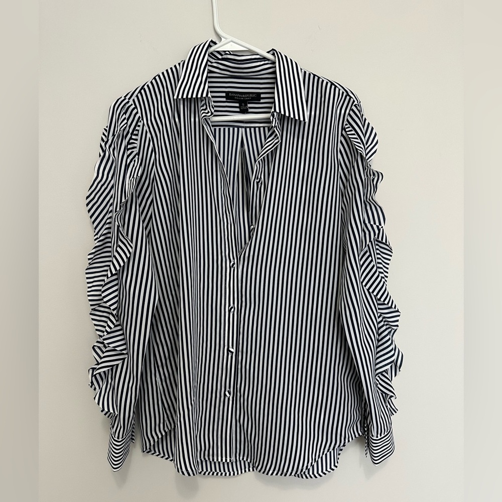 Banana Republic button down shirt Size S